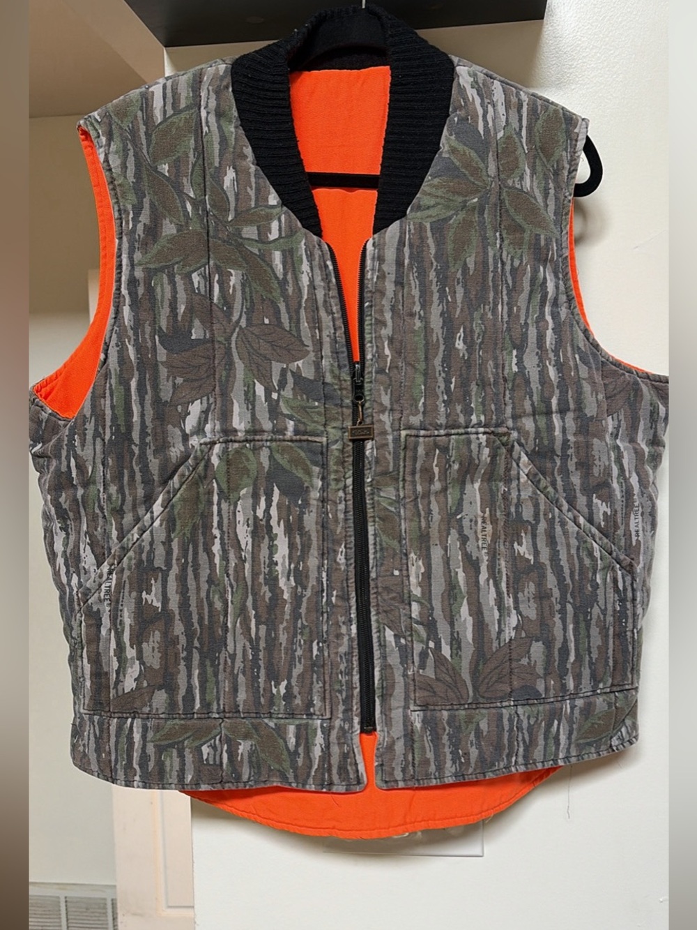 Vintage Walls realtree Blizzard-Pruf Reversible Camo Hunting Vest, Size Larg